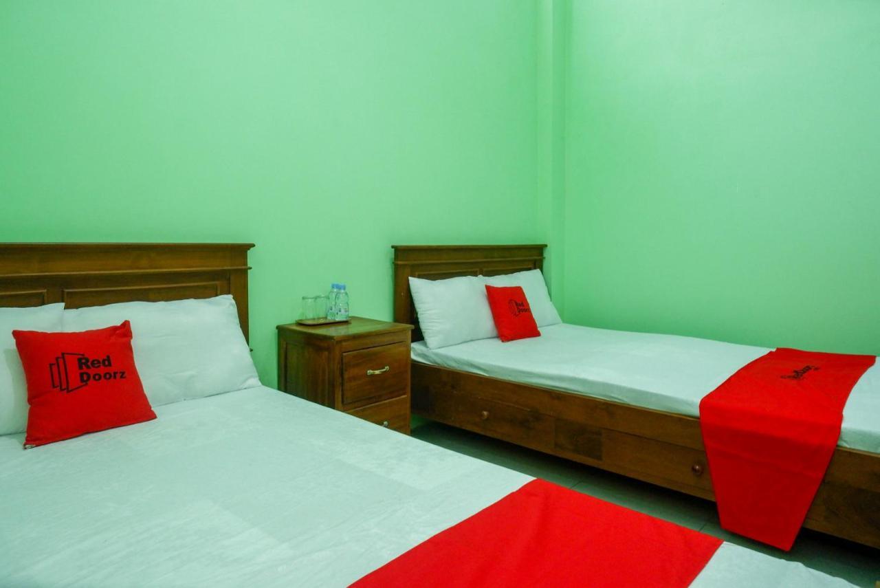 RedDoorz Syariah near Monumen Jogja Kembali Hotel Kejayan Bagian luar foto