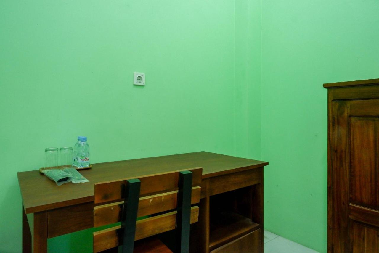 RedDoorz Syariah near Monumen Jogja Kembali Hotel Kejayan Bagian luar foto