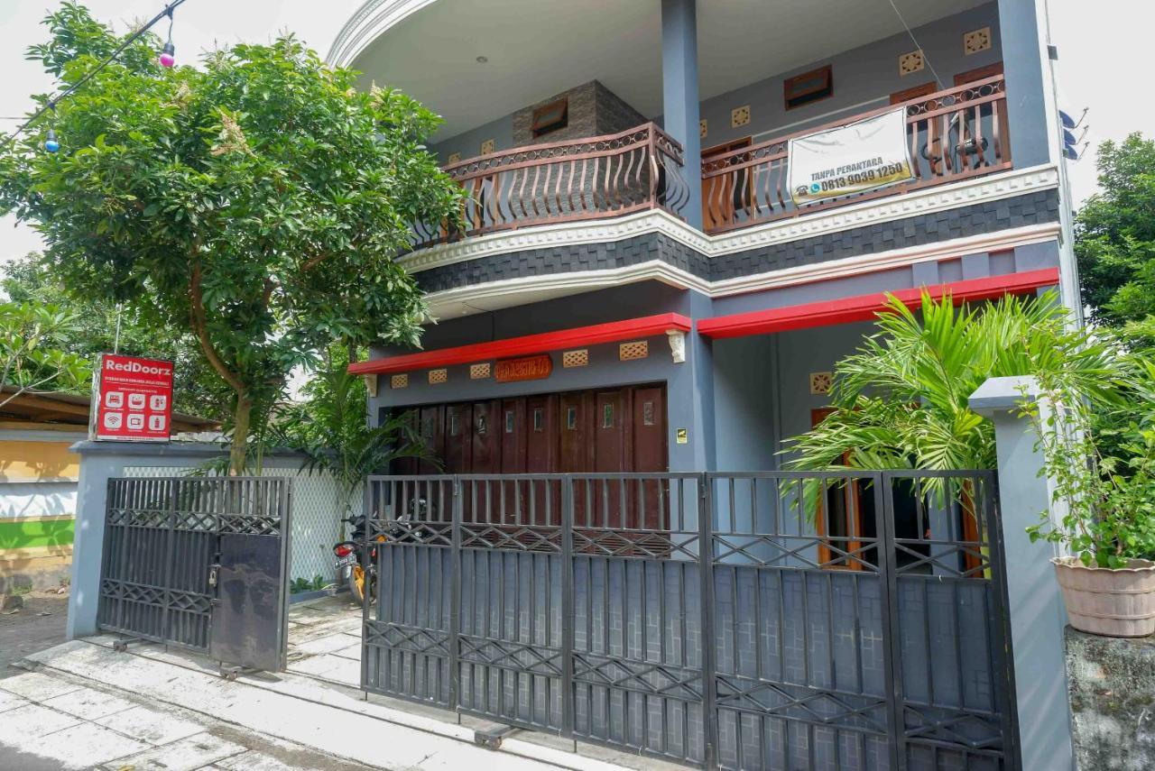 RedDoorz Syariah near Monumen Jogja Kembali Hotel Kejayan Bagian luar foto